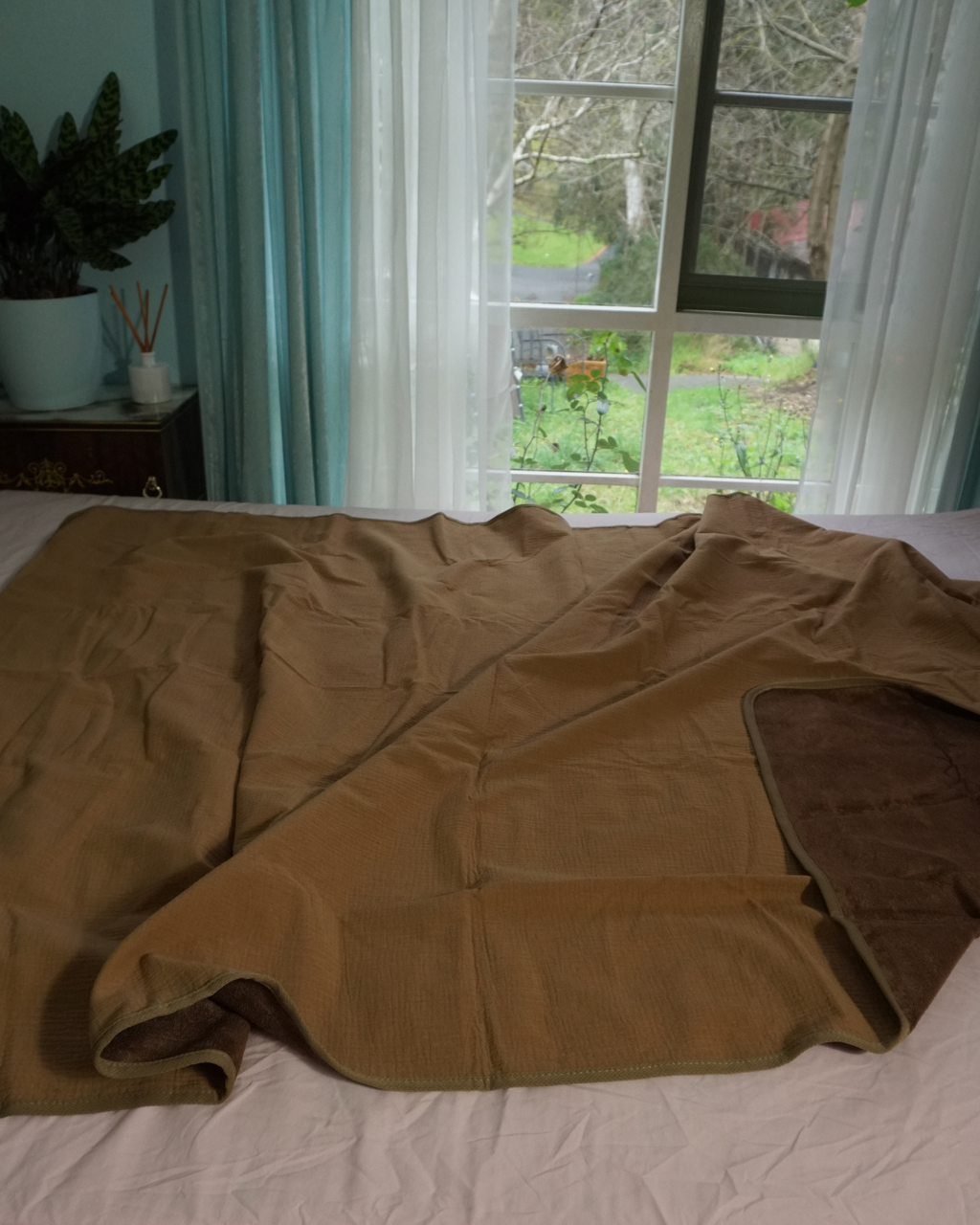 Age & Ability™ Premium Waterproof Care Blanket-Chocolate & Caramel