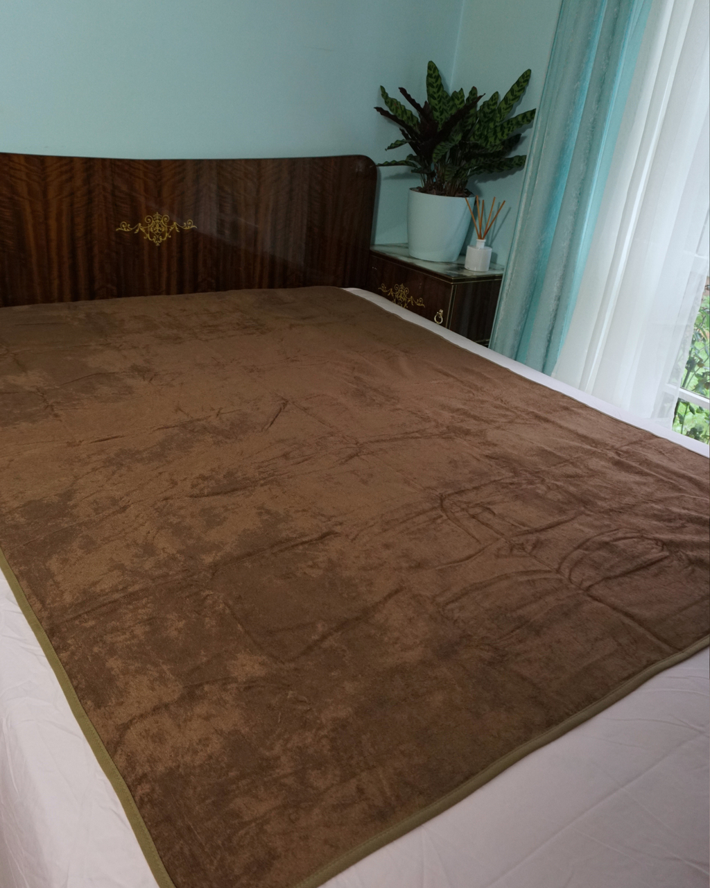 Age & Ability™ Premium Waterproof Care Blanket-Chocolate & Caramel