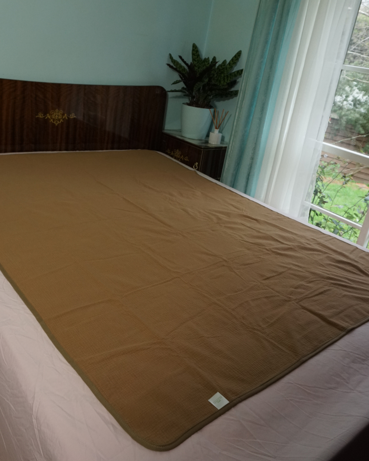 Age & Ability™ Premium Waterproof Care Blanket-Chocolate & Caramel