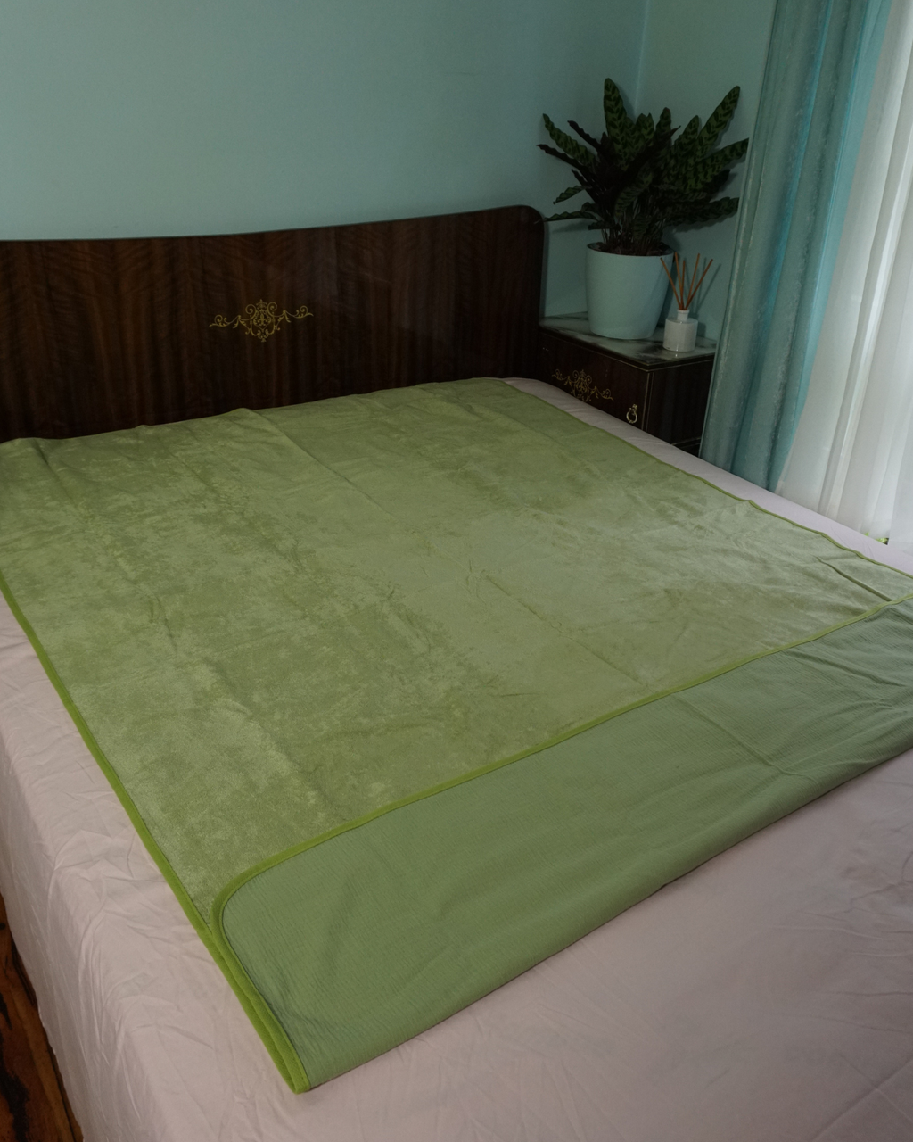 Age & Ability™ Premium Waterproof Care Blanket-Matcha&Sage